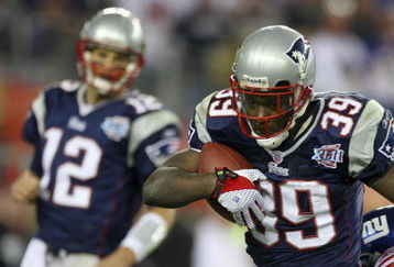GLENDALE, AZ - FEBRUARY 03:  Running back Laurence Maroney #39 of the New England Patriots carries the ball away from Michael Strahan #92 of the New York Ginats in the second quarter Super Bowl XLII on February 3, 2008 at the University of Phoenix Stadium in Glendale, Arizona.  (Photo by Donald Miralle/Getty Images)