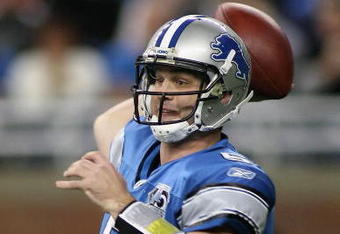 DETROIT - NOVEMBER 23:  Quarterback Drew Stanton #5 of the Detroit Lions drops back to pass against the Tampa Bay Buccaneers during the NFL game at Ford Field on November 23, 2008 in Detroit, Michigan.  The Buccaneers defeated the Lions 38-20.  (Photo by Christian Petersen/Getty Images)