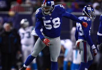 EAST RUTHERFORD, NJ - DECEMBER 21:  Linebacker Antonio Pierce #58 of the New York Giants celebrates after a play against the Carolina Panthers on December 21, 2008 at Giants Stadium in East Rutherford, New Jersey.  (Photo by Chris McGrath/Getty Images)