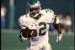 7 Nov 1995: PHILADELPHIA RUNNING BACK RICKY WATTERS CARRIES THE FOOTBALL DURING THE EAGLES 37-34 VICTORY OVER THE WASHINGTON REDSKINS AT VETERANS STADIUM IN PHILADELPHIA, PENNSYLVANIA.