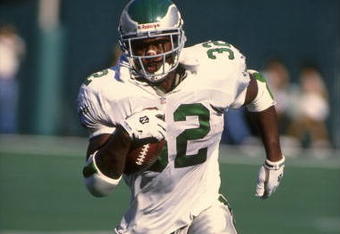 7 Nov 1995: PHILADELPHIA RUNNING BACK RICKY WATTERS CARRIES THE FOOTBALL DURING THE EAGLES 37-34 VICTORY OVER THE WASHINGTON REDSKINS AT VETERANS STADIUM IN PHILADELPHIA, PENNSYLVANIA.