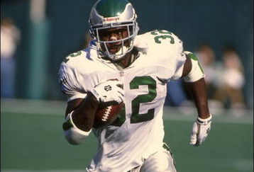 7 Nov 1995: PHILADELPHIA RUNNING BACK RICKY WATTERS CARRIES THE FOOTBALL DURING THE EAGLES 37-34 VICTORY OVER THE WASHINGTON REDSKINS AT VETERANS STADIUM IN PHILADELPHIA, PENNSYLVANIA.
