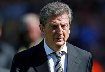 LONDON, ENGLAND - APRIL 25:  Roy Hodgson the Fulham manager looks on prior to kickoff during the Barclays Premier League match between Fulham and Stoke City at Craven Cottage on April 25, 2009 in London, England.  (Photo by Ryan Pierse/Getty Images)