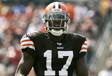 CLEVELAND - SEPTEMBER 16:  Braylon Edwards #17 of the Cleveland Browns looks on during the NFL game against the Cincinnati Bengals at the Cleveland Browns Stadium on September 16, 2007 in Cleveland, Ohio. (Photo by Jeff Gross/Getty Images)