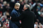 MANCHESTER, UNITED KINGDOM - APRIL 13:  Sir Alex Ferguson, manager of Manchester United consoles Arsene Wenger, manager of Arsenal after the Barclays Premier League match between Manchester United and Arsenal at Old Trafford on April 13, 2008 in Manchester, England.  (Photo by Clive Brunskill/Getty Images)