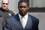 RICHMOND, VA - AUGUST 27:  Atlanta Falcons quarterback Michael Vick (R) leaves federal court August 27, 2007 in Richmond, Viriginia. Vick pleaded guilty to a federal dogfighting charge.  (Photo by Steve Helber-Pool/Getty Images)