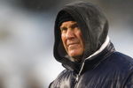 FOXBORO, MA - DECEMBER 21: Coach Bill Belichick of the New England Patriots watches the finals moments of a win against the Arizona Cardinals at Gillette Stadium on December 21, 2008 in Foxboro, Massachusetts. The Patriots won 47-7. (Photo by Jim Rogash/Getty Images)