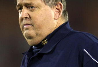 LOS ANGELES, CA - NOVEMBER 29:  Notre Dame Fighting Irish head coach Charlie Weis looks on during the second half against the USC Trojans at the Memorial Coliseum on November 29, 2008 in Los Angeles, California. USC defeated Notre Dame 38-3.  (Photo by Jeff Gross/Getty Images)