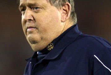 LOS ANGELES, CA - NOVEMBER 29:  Notre Dame Fighting Irish head coach Charlie Weis looks on during the second half against the USC Trojans at the Memorial Coliseum on November 29, 2008 in Los Angeles, California. USC defeated Notre Dame 38-3.  (Photo by Jeff Gross/Getty Images)