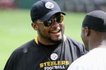 PITTSBURGH - MAY 01:  Head coach Mike Tomlin of the Pittsburgh Steelers talks with Santonio Holmes #10 during rookie training at the Pittsburgh Steelers Practice Facility on May 1, 2009 in Pittsburgh, Pennsylvania.  (Photo by Joe Sargent/Getty Images)