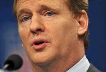 TAMPA, FL - JANUARY 30:  NFL Commissioner Roger Goodell addresses the media at the news conference prior to Super Bowl XLIII on January 30, 2009 at Tampa Convention Center in Tampa, Florida. (Photo by Drew Hallowell/Getty Images)
