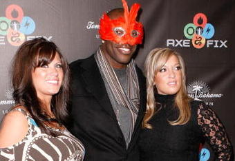 PARK CITY, UT - JANUARY 17:  NFL player Terrell Owens (C) attends the 'AXE Fix Club' held during the 2009 Sundance Film Festival and celebrating the new line of AXE body washes and sprays on January 17, 2009 in Park City, Utah.  (Photo by Michael Buckner/Getty Images for AXE)