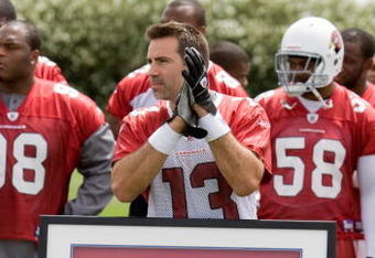 TEMPE, AZ - MAY 2 :  Kurt Warner #13 of the Arizona Cardinals is presented with his 2009 Pro Bowl jersey during a team minicamp at the team training facility on May 2, 2009 in Tempe, Arizona.  (Photo by Jonathan Willey/Getty Images)