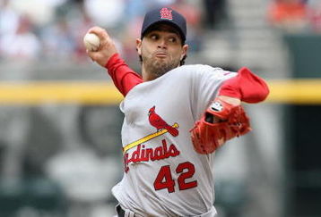 PHOENIX - APRIL 15:  Starting pitcher Joel Pineiro #42 of the St. Louis Cardinals pitches against the Arizona Diamondbacks during the game at Chase Field on April 15, 2009 in Phoenix, Arizona. The Cardinals defeated the Diamondbacks 12-7.  (Photo by Christian Petersen/Getty Images)