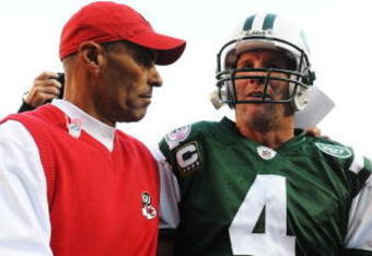EAST RUTHERFORD, NJ - OCTOBER 26:  Brett Favre #4 of the New York Jets walks off the field and is met by Kansas City Chiefs Head Coach Herman Edwards after a 28-24 win against the Kansas City Chiefs on October 26, 2008 at Giants Stadium in East Rutherford, New Jersey.  (Photo by Al Bello/Getty Images)