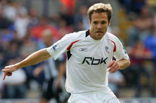 BOLTON, UNITED KINGDOM - AUGUST 11:  Mikel Alonso of Bolton Wanderers in action during the Barclays Premiership match between Bolton Wanderers and Newcastle United at The Reebok Stadium on August 11, 2007 in Bolton, England.  (Photo by Laurence Griffiths/Getty Images)