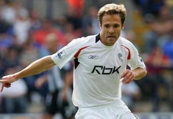 BOLTON, UNITED KINGDOM - AUGUST 11:  Mikel Alonso of Bolton Wanderers in action during the Barclays Premiership match between Bolton Wanderers and Newcastle United at The Reebok Stadium on August 11, 2007 in Bolton, England.  (Photo by Laurence Griffiths/Getty Images)