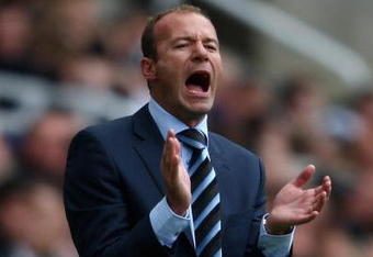 NEWCASTLE UPON TYNE, ENGLAND - MAY 16:  Newcastle manager Alan Shearer gestures during the Barclays Premier League match between Newcastle United and Fulham at St James'  Park on May 16, 2009 in Newcastle upon Tyne, England.  (Photo by Jamie McDonald/Getty Images)