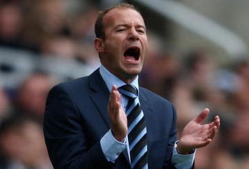 NEWCASTLE UPON TYNE, ENGLAND - MAY 16:  Newcastle manager Alan Shearer gestures during the Barclays Premier League match between Newcastle United and Fulham at St James'  Park on May 16, 2009 in Newcastle upon Tyne, England.  (Photo by Jamie McDonald/Getty Images)
