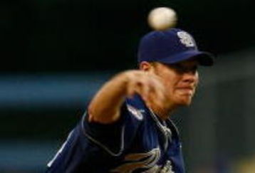 LOS ANGELES, CA - MAY 01:  Jake Peavy #44 of the San Diego Padres throws a pitch against the Los Angeles Dodgers at Dodger Stadium on May 1, 2009 in Los Angeles, California. The Dodgers defeated the Padres 1-0.  (Photo by Jeff Gross/Getty Images)