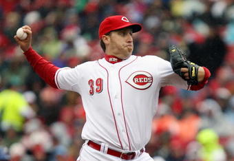 CINCINNATI, OH - APRIL 6: Starting pitcher Aaron Harang # 39 of the Cincinnati Reds pitches against the New York Mets during the first inning at Great American Ballpark on April 6, 2009 in Cincinnati, Ohio. (Photo by Mark Lyons/Getty Images)