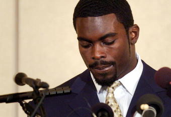 RICHMOND, VA - AUGUST 27:  Atlanta Falcons quarterback Michael Vick speaks to reporters at the Omni Richmond Hotel after agreeing to a guilty plea on charges stemming from his involvement in a dogfighting ring August 27, 2007, in Richmond, Virginia.  (Photo by Jonathan Ernst/Getty Images)