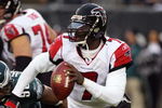 PHILADELPHIA - DECEMBER 31:  Michael Vick #7 of the Atlanta Falcons looks to pass against the Philadelphia Eagles in NFL action December 31, 2006 at Lincoln Financial Field in Philadelphia, Pennsylvania. The Eagles won 24-17.  (Photo by Jim McIsaac/Getty Images)
