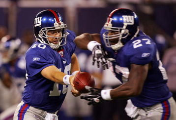 EAST RUTHERFORD, NJ - AUGUST 18:  Eli Manning #10 of the New York Giants hands the ball to teammate Brandon Jacobs #27 against the Cleveland Browns on August 18, 2008 at Giants Stadium in East Rutherford, New Jersey.  (Photo by Jim McIsaac/Getty Images)
