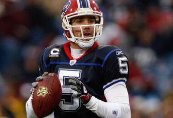 ORCHARD PARK, NY - DECEMBER 28:  Trent Edwards #5 of the Buffalo Bills looks for a receiver during the game against the New England Patriots on December 28, 2008 at Ralph Wilson Stadium in Orchard Park, New York. (Photo by Rick Stewart/Getty Images)