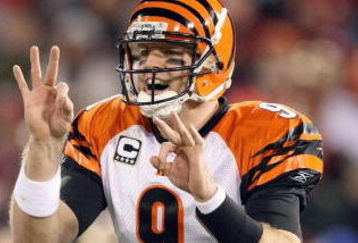 SAN FRANCISCO - DECEMBER 15: Carson Palmer #9 of the Cincinnati Bengals calls the play against the San Francisco 49ers on December 15, 2007 at Monster Park in San Francisco, California. (Photo by Jed Jacobsohn/Getty Images) 