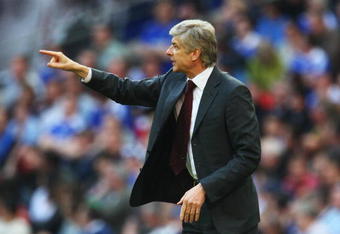 LONDON - APRIL 18:  Arsene Wenger manager of Arsenal gives instructions during the FA Cup sponsored by E.ON Semi Final match between Arsenal and Chelsea at Wembley Stadium on April 18, 2009 in London, England.  (Photo by Phil Cole/Getty Images)