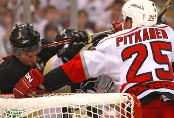 PITTSBURGH - MAY 21:  Joni Pitkanen #25 of the Carolina Hurricanes fights with Sidney Crosby #87 of the Pittsburgh Penguins during Game Two of the Eastern Conference Championship Round of the 2009 Stanley Cup Playoffs at Mellon Arena on May 21, 2009 in Pittsburgh, Pennsylvania.  (Photo by Bruce Bennett/Getty Images)