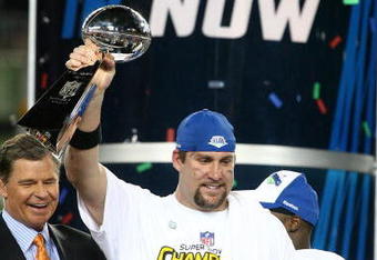 TAMPA, FL - FEBRUARY 01:  Quarterback Ben Roethlisberger #7 of the Pittsburgh Steelers celebrates with the Vince Lombardi trophy after the Steelers won 27-23 against the Arizona Cardinals during Super Bowl XLIII on February 1, 2009 at Raymond James Stadium in Tampa, Florida. (Photo by Al Bello/Getty Images)