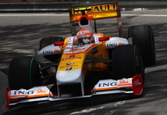 MONTE CARLO, MONACO - MAY 21:  Nelson Piquet of Brazil and Renault drives during practice for the Monaco Formula One Grand Prix at the Monte Carlo Circuit on May 21, 2008 in Monte Carlo, Monaco.  (Photo by Clive Mason/Getty Images)