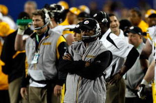 TAMPA, FL - FEBRUARY 01:  Head coach Mike Tomlin of the Pittsburgh Steelers looks on against the Arizona Cardinals during Super Bowl XLIII on February 1, 2009 at Raymond James Stadium in Tampa, Florida.  (Photo by Kevin C. Cox/Getty Images)