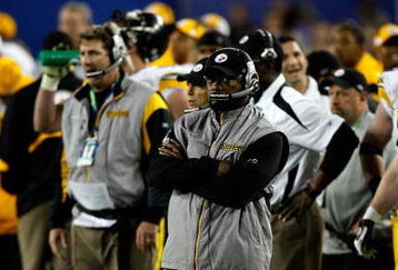 TAMPA, FL - FEBRUARY 01:  Head coach Mike Tomlin of the Pittsburgh Steelers looks on against the Arizona Cardinals during Super Bowl XLIII on February 1, 2009 at Raymond James Stadium in Tampa, Florida.  (Photo by Kevin C. Cox/Getty Images)