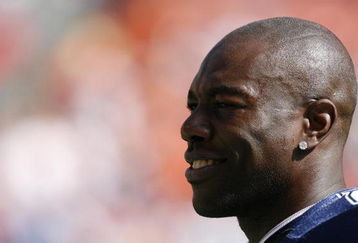 CLEVELAND - SEPTEMBER 7:  Terrell Owens #81 of the Dallas Cowboys looks on before the game against the Cleveland Browns at Cleveland Browns Stadium on September 7, 2008 in Cleveland, Ohio.  (Photo by Kevin C. Cox/Getty Images)
