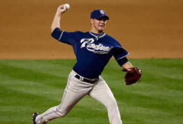 LOS ANGELES, CA - MAY 01:  Jake Peavy #44 of the San Diego Padres throws a pitch against the Los Angeles Dodgers at Dodger Stadium on May 1, 2009 in Los Angeles, California. The Dodgers defeated the Padres 1-0.  (Photo by Jeff Gross/Getty Images)
