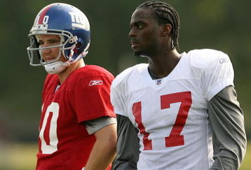 ALBANY, NY - JULY 31:  Plaxico Burress #17 walks behind Eli Manning #10 during the New York Giants training camp on July 31, 2006 at the University at Albany in Albany, New York.  (Photo by Nick Laham/Getty Images)