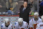 VANCOUVER, CANADA - APRIL 7: Calgary Flames Head Coach Mike Keenan instructs a player during their game against the Vancouver Canucks at General Motors Place April 7, 2009 in Vancouver, Canada.   (Photo by Nick Didlick/Getty Images)