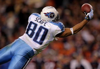 DENVER - NOVEMBER 19:  Tightend Bo Scaife #80 of the Tennessee Titans is unable to make a reception on a Vince Young pass against the Denver Broncos at Invesco Field at Mile High on November 19, 2007 in Denver, Colorado.  (Photo by Doug Pensinger/Getty Images)