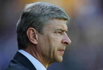 PORTSMOUTH, UNITED KINGDOM - MAY 02:  Arsene Wenger manager of Arsenal looks on prior to the Barclays Premier League match between Portsmouth and Arsenal at Fratton Park on May 2, 2009 in Portsmouth, England.  (Photo by Paul Gilham/Getty Images)