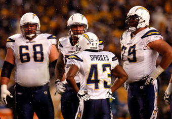 PITTSBURGH - JANUARY 11:  Darren Sproles #43 of the San Diego Chargers stands in the offensive huddle with Kris Dielman #68 Nick Hardwick #61 and Mike Goff #79 against the Pittsburgh Steelers during their AFC Divisional Playoff Game on January 11, 2009 at Heinz Field in Pittsburgh, Pennsylvania. Steelers won 35-24.  (Photo by Chris Graythen/Getty Images)