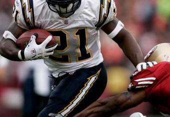 SAN FRANCISCO, CA - OCTOBER 15:  Ladainian Tomlinson #21 of the San Diego Chargers runs with the ball against the San Francisco 49ers at Monster Park October 15, 2006 in San Francisco, California.  (Photo by Jonathan Ferrey/Getty Images)
