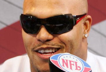 GLENDALE, AZ - JANUARY 29:  Linebacker Antonio Pierce #58 of the New York Giants speaks during Giants media day for Super Bowl XLII at University of Phoenix Stadium on January 29, 2008 in Glendale, Arizona.  (Photo by Harry How/Getty Images)