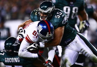 PHILADELPHIA - NOVEMBER 09:  Amani Toomer #81 of the New York Giants is tackled by Stewart Bradley #55 and Chris Gocong #57 of the Philadelphia Eagles at Lincoln Financial Field on November 9, 2008 in Philadelphia, Pennsylvania.  (Photo by Chris McGrath/Getty Images)