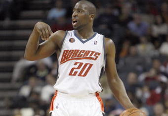CHARLOTTE, NC - MARCH 13:  Raymond Felton #20 of the Charlotte Bobcats dribbles the ball against the Houston Rockets during their game at Time Warner Cable Arena on March 13, 2009 in Charlotte, North Carolina. NOTE TO USER: User expressly acknowledges and agrees that, by downloading and/or using this Photograph, user is consenting to the terms and conditions of the Getty Images License Agreement. (Photo by: Streeter Lecka/Getty Images)
