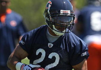 LAKE FOREST, IL - MAY 20: Matt Forte #22 of the Chicago Bears participates during an organized team activity (OTA) practice on May 20, 2009 at Halas Hall in Lake Forest, Illinois. (Photo by Jonathan Daniel/Getty Images)