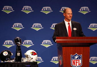 TAMPA, FL - JANUARY 30:  Head coach Ken Whisenhunt of the Arizona Cardinals speaks during the NFC Head coach press conference prior to Super Bowl XLIII held at the Tampa Convention Center on January 30, 2009 in Tampa, Florida.  (Photo by Chris Graythen/Getty Images)