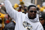 PITTSBURGH - FEBRUARY 03:  Head coach Mike Tomlin of the Pittsburgh Steelers waves a terrible towel during a parade to celebrate winning Super Bowl XLIII on February 3, 2009 in Pittsburgh, Pennsylvania.  (Photo by Gregory Shamus/Getty Images)